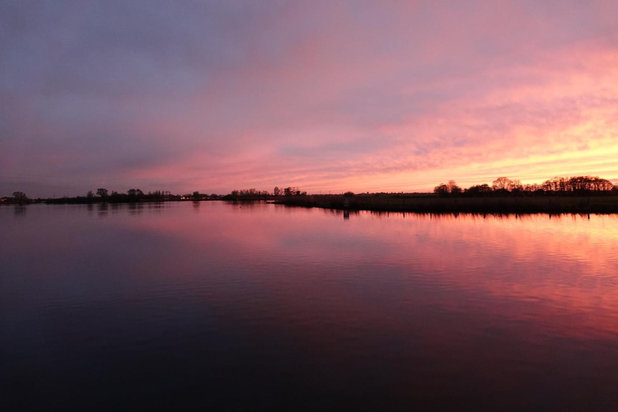 Mooi Vakantiehuis Prachtig Gelegen Aan Het Water Rijpwetering Экстерьер фото